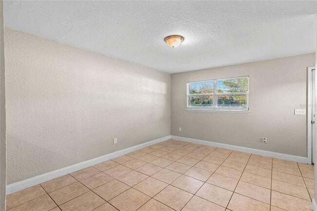 Building Photo - 210 N East St