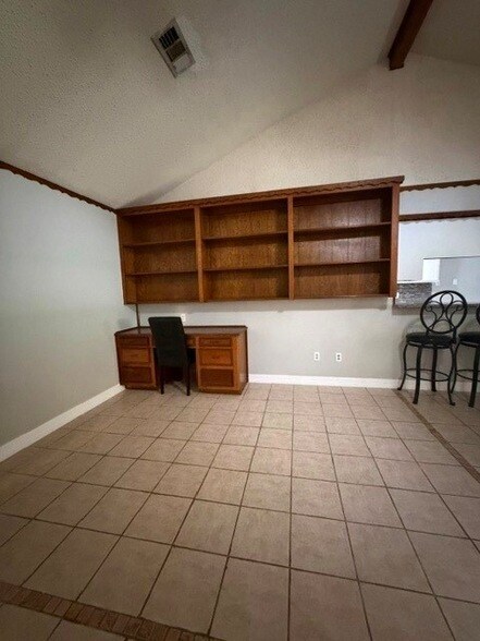 Building Photo - 1507 Sierra Dr