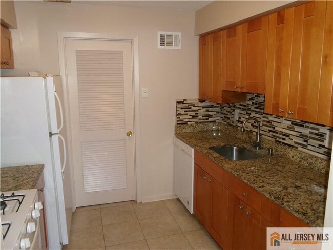Building Photo - 23 Deerberry Ln