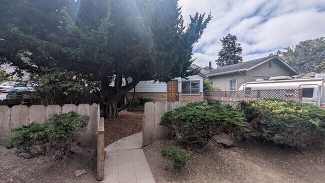 Building Photo - Updated 3-bedroom, 2-bath home in PG!