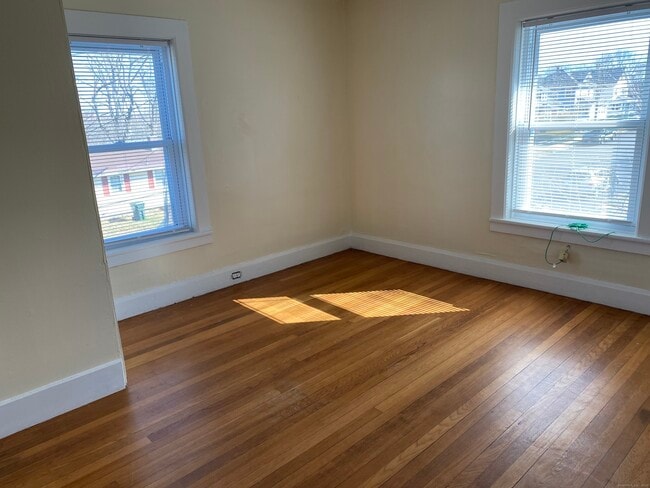 Building Photo - 58 Georgiana St