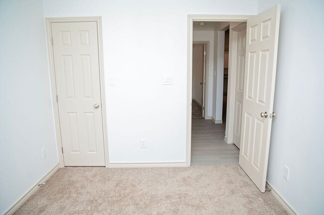Building Photo - Move-In Ready & Made for Memories