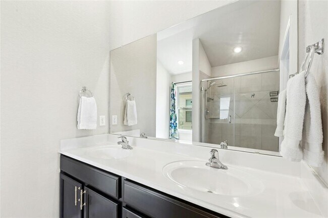 Building Photo - 2929 Greenbriar Rd