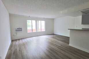 Building Photo - 2928 Leeward Ave