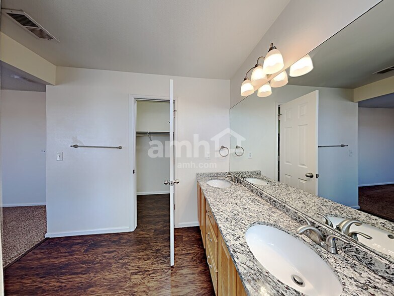 Building Photo - 411 Grey Swallow St