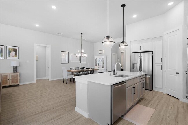 Building Photo - 5122 Walnut Grv Ln