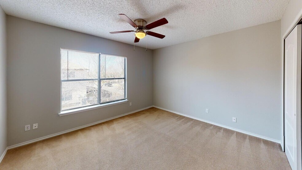 Building Photo - 7900 Bramble Bush Dr