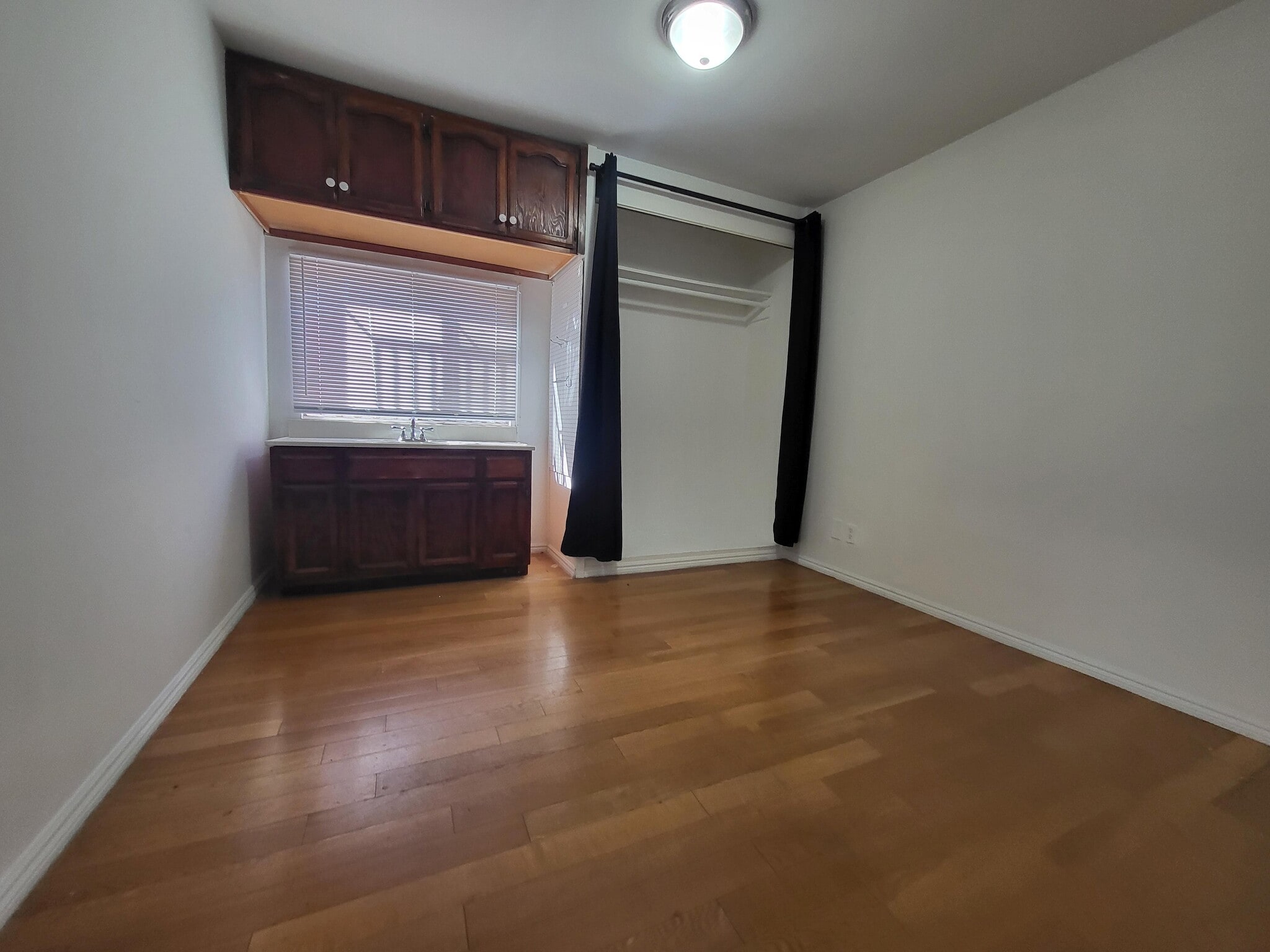 Building Photo - 346 S Ave 19