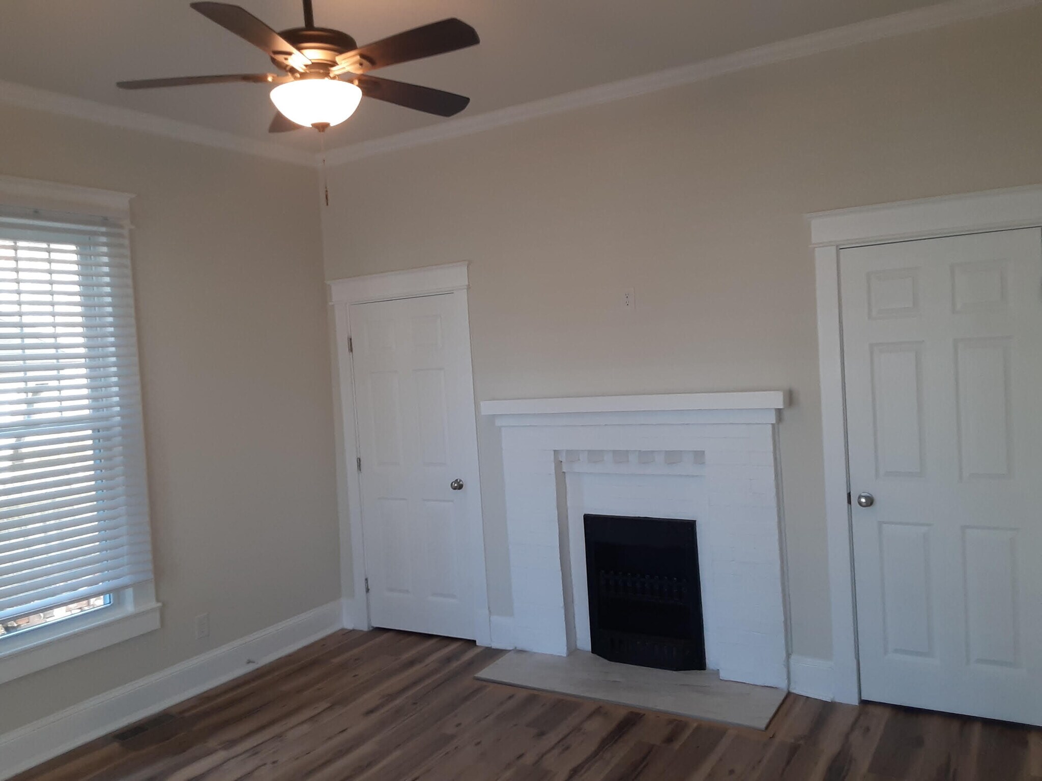 Building Photo - 435 N Cypress St