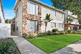 Building Photo - 1231 12th St. in Santa Monica.  Steps to W...