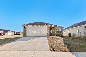 Building Photo - Brand new 3 bedroom, 2 bathroom home in Fayetteville, Arkansas