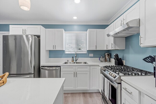 Building Photo - 3424 Carlsbad Blvd