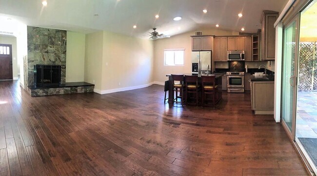 Building Photo - Charming Hillcrest Home with Private Yard in an Unbeatable Location