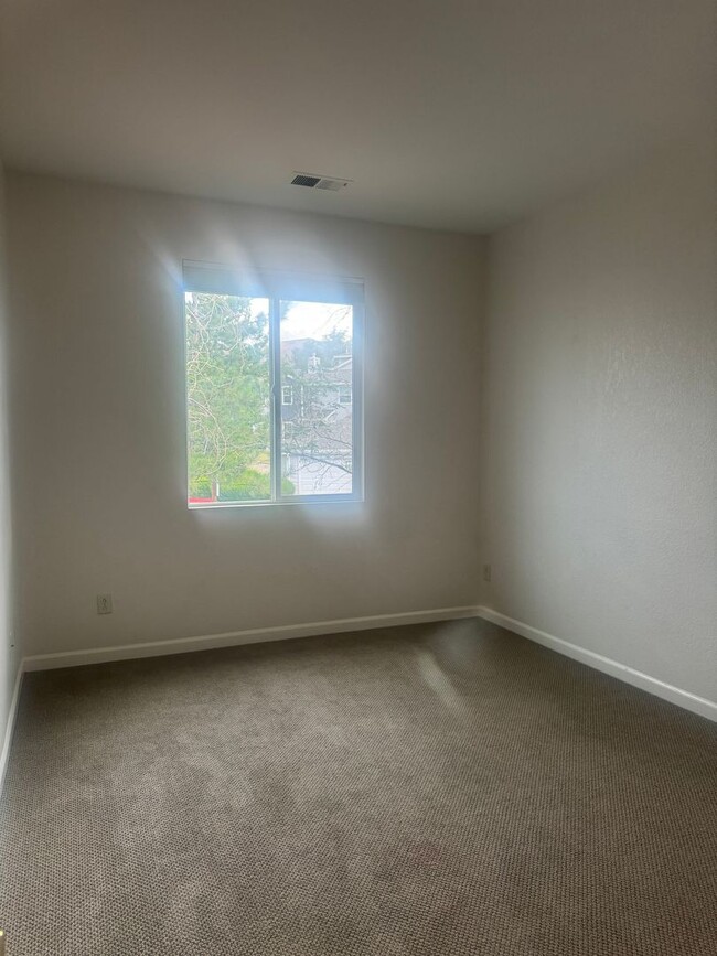 Building Photo - Beautiful and Spacious NW Reno Home