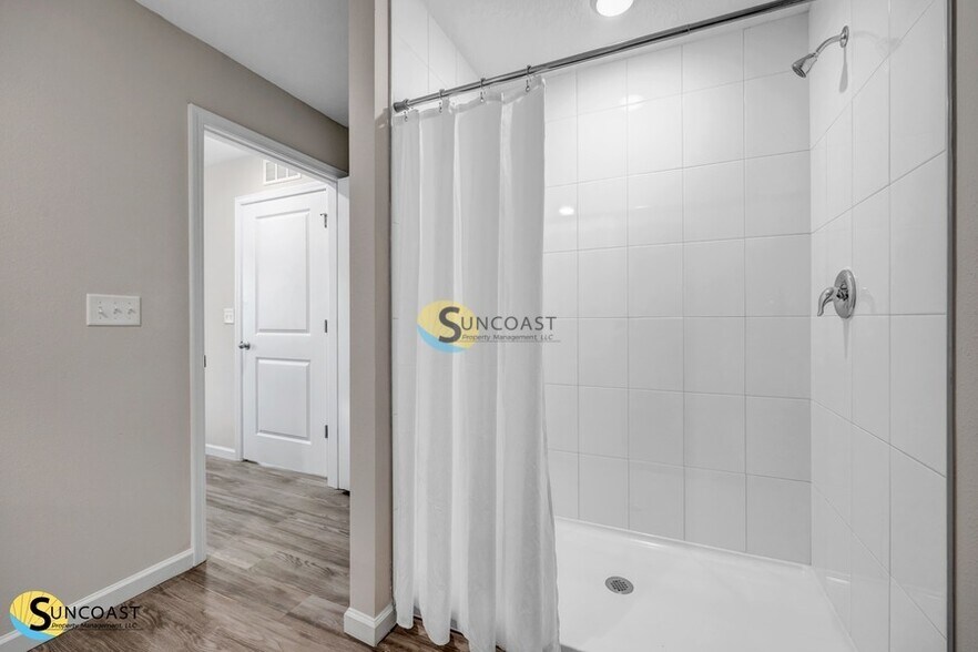 Building Photo - 6505 Breezy Oaks Wy