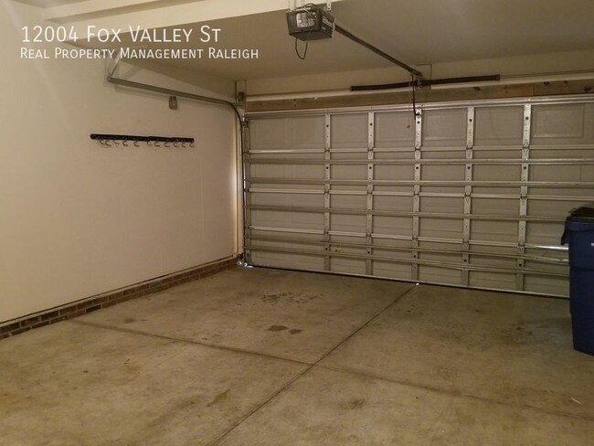 Building Photo - 12004 Fox Valley St