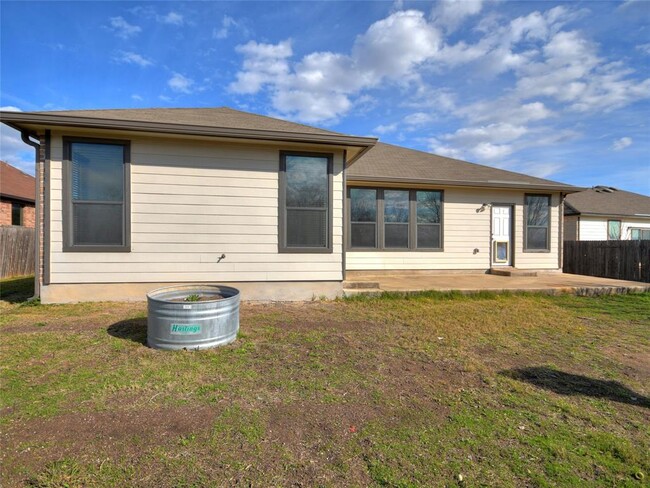 Building Photo - 501 Willow Walk Dr