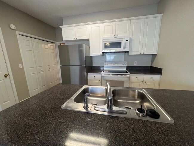 Building Photo - Auburn Townhome