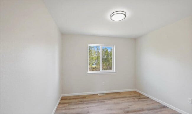 Building Photo - 323 Ashbrook Dr