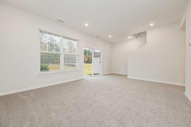 Building Photo - Turnkey & Move-in Ready Research Triangle Park Townhome