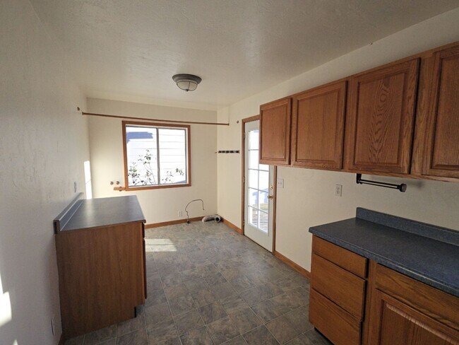 Building Photo - 1316 Rohnerville Rd