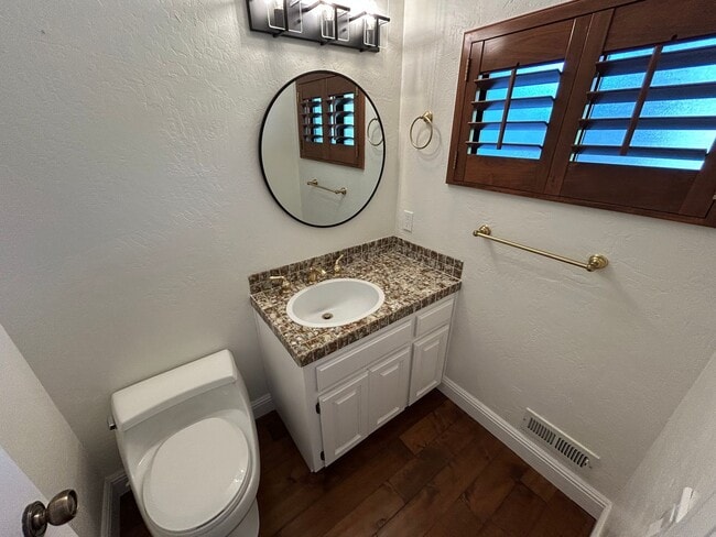 Building Photo - Must See Spacious Alamo 4BR Home with Remo...