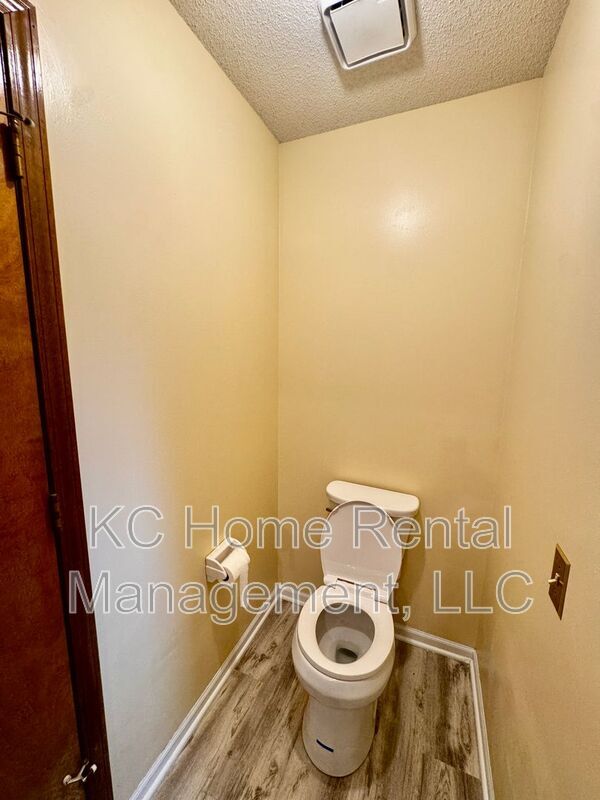 Building Photo - 1398 S Brentwood Dr