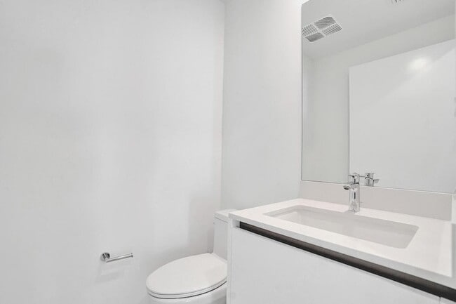 Building Photo - 900 N Ocean Blvd