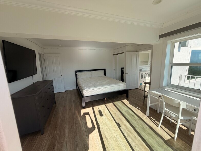 Building Photo - 3910 Cody Rd