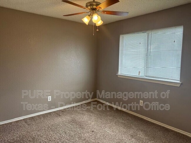 Building Photo - 1404 Straus Rd