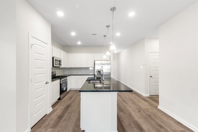 Building Photo - 27215 Mockingbird Ter Ln