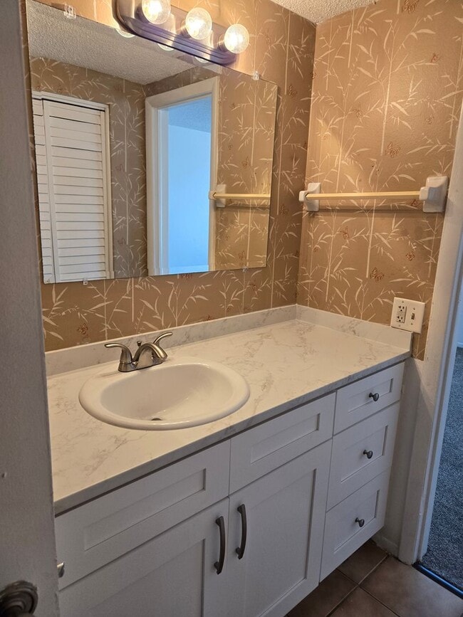 Building Photo - 5508 Pokeweed Ct