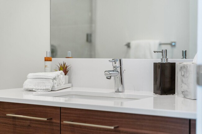 Building Photo - 301 1st St S