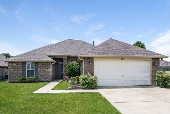 Building Photo - 2851 S Hartland