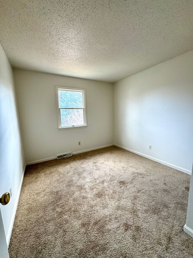 Building Photo - Townhouse for Rent