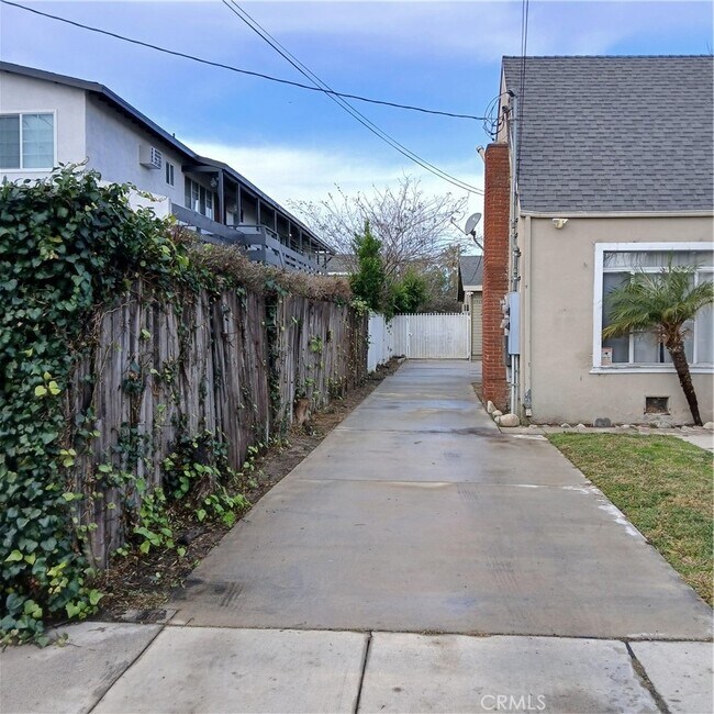 Building Photo - 5717 Case Ave