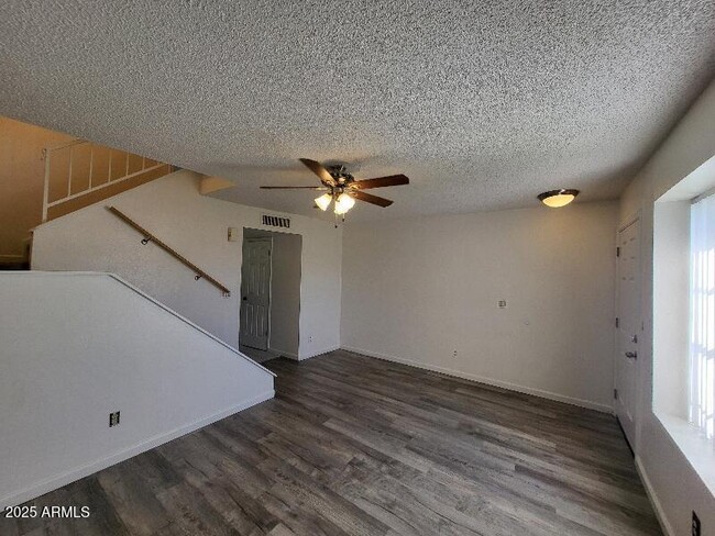 Building Photo - 6607 W Jamaica Dr