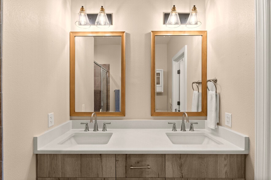 Building Photo - 11780 Anglers Club Dr