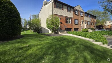 Building Photo - 2844 Petzinger Rd