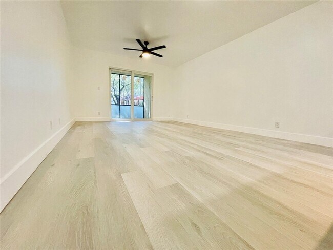 Building Photo - 257 S Cypress Rd