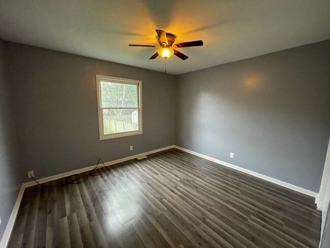 Building Photo - Split Foyer Available Now!