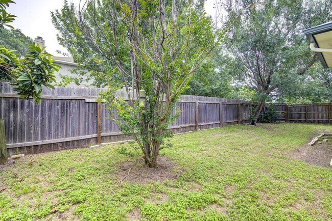 Building Photo - 4300 Companeros Way