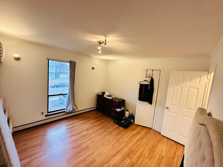 Building Photo - 14 Nagle Ln