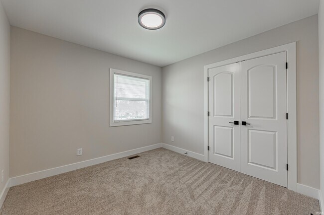 Building Photo - 911 Mayfair Dr