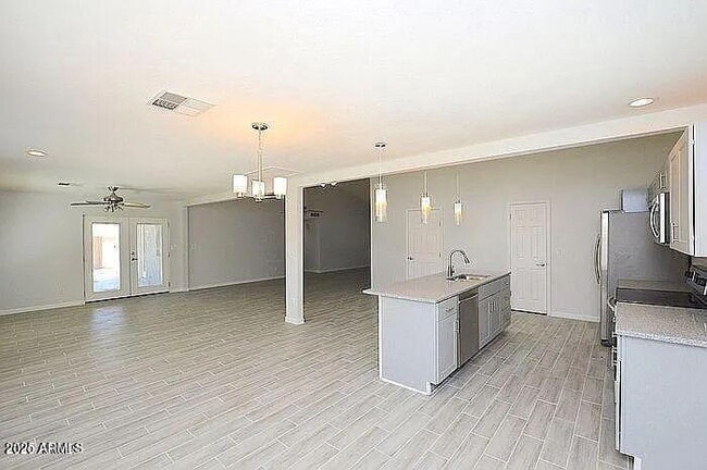 Building Photo - 6431 E Sandra Terrace