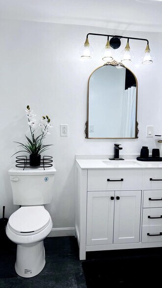 Building Photo - 21 Bullocks Point Ave