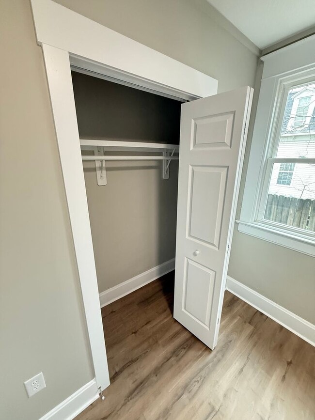 Building Photo - 823 N Main Ave