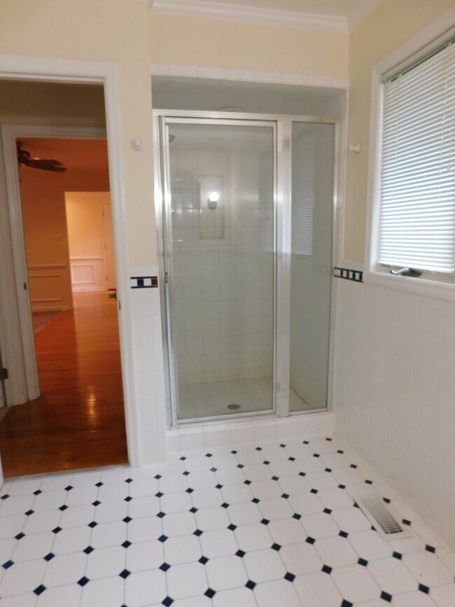 Building Photo - 914 Muirfield Pl