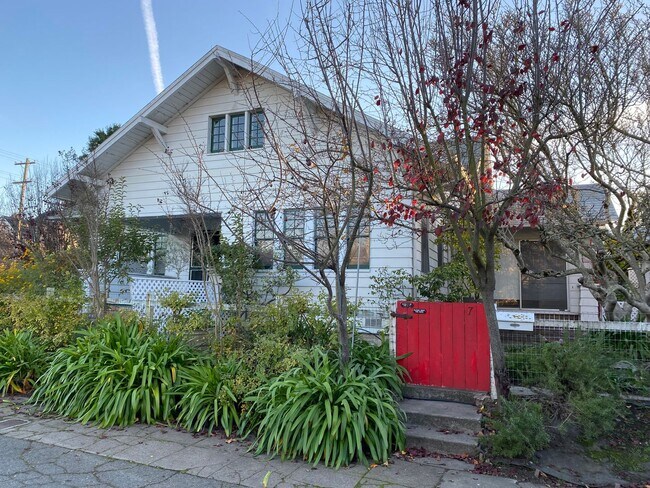 Primary Photo - 800 B St