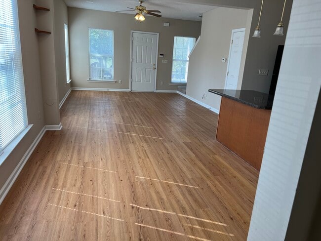 Building Photo - 645 Greenlaw Pl